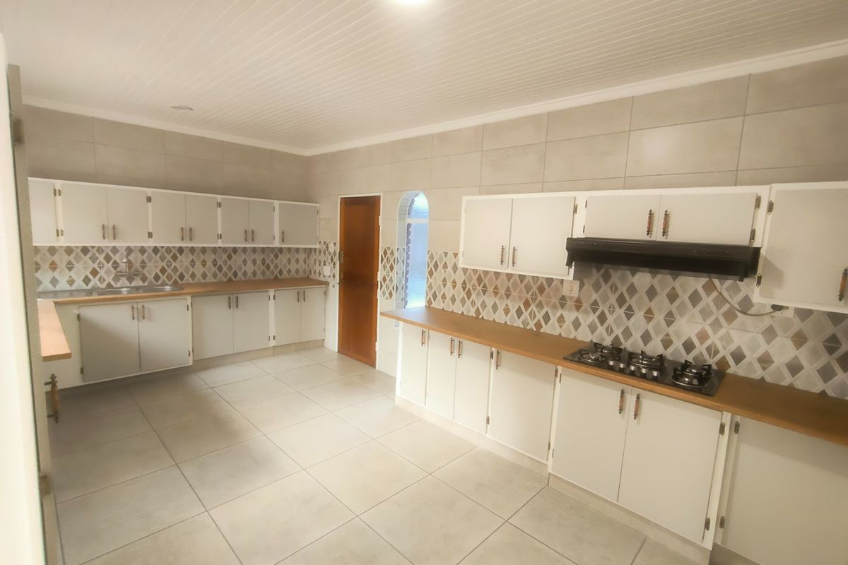 Stylishly Revamped 3-Bedroom Home with Flatlet in Prime Vaal Park - Photo 2