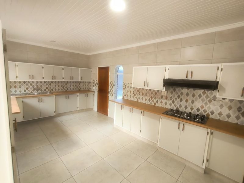 Stylishly Revamped 3-Bedroom Home with Flatlet in Prime Vaal Park - Photo 2