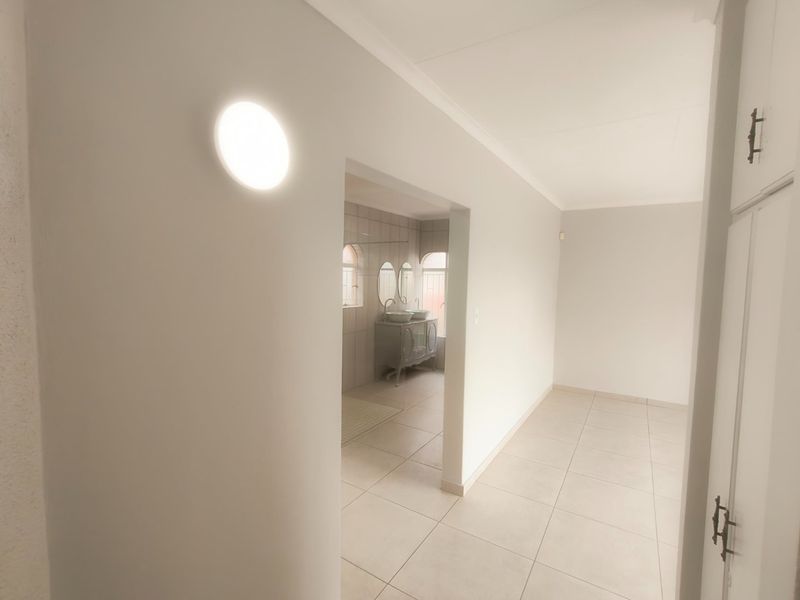 Stylishly Revamped 3-Bedroom Home with Flatlet in Prime Vaal Park - Photo 10