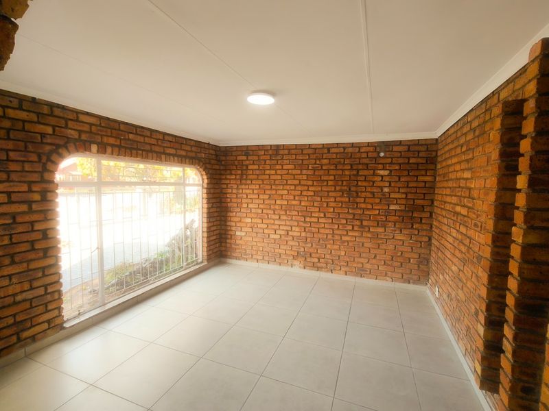 Stylishly Revamped 3-Bedroom Home with Flatlet in Prime Vaal Park - Photo 7