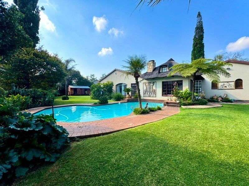 Big Family home in well-established area  - Photo 10