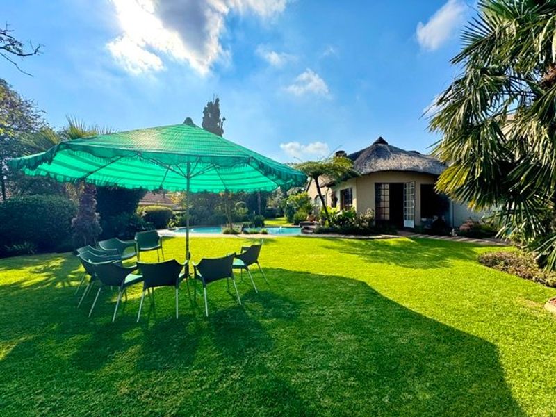 Big Family home in well-established area  - Photo 7