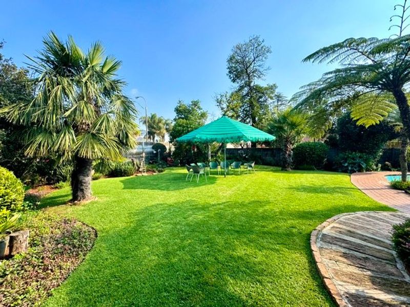 Big Family home in well-established area  - Photo 6