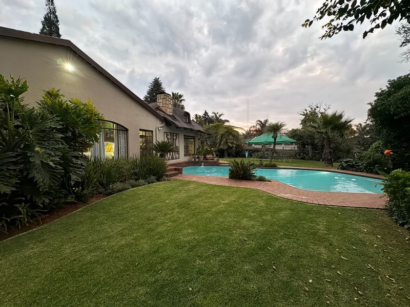 Big Family home in well-established area  - Photo 3