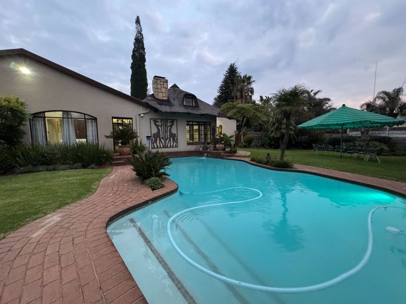 Big Family home in well-established area  - Photo 2