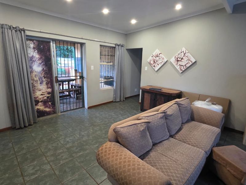Spacious Luxury Living With Entertainment Appeal - Photo 2
