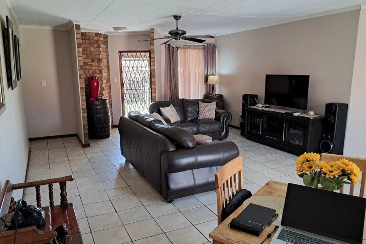 Comfortable Family Living In Montana Park - Photo 2