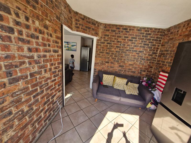 3 Bedroom 2 bathroom  Double Garage ,  Duplex Townhouse With Private Garden - Photo 7