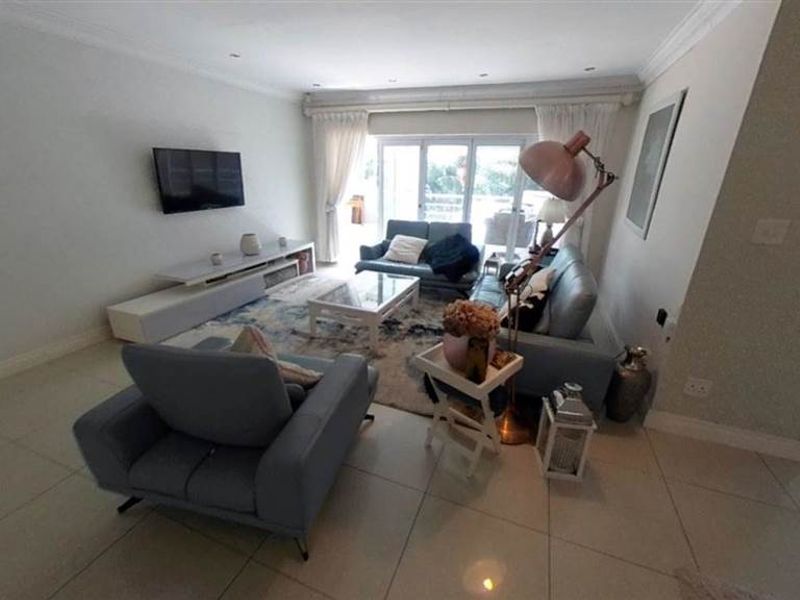 Stunning Entertainer Home in Padfield Park Pinetown - Photo 8