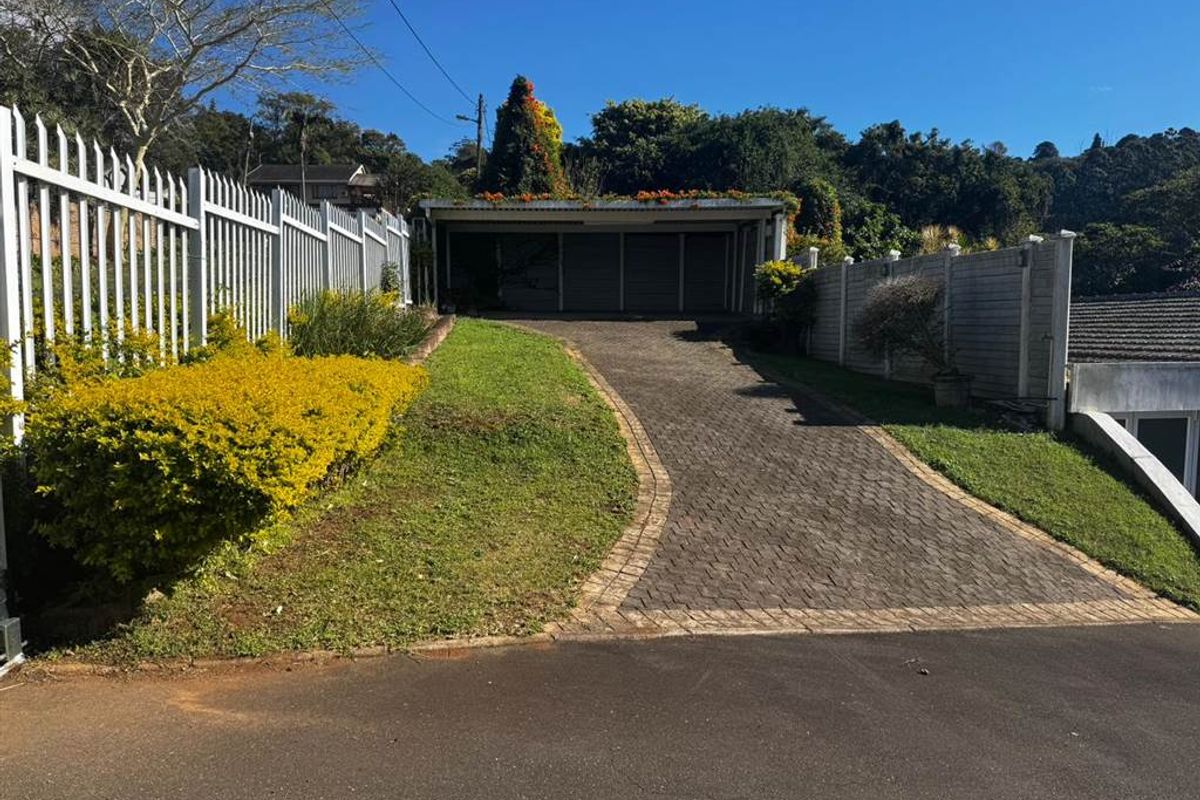 Stunning Entertainer Home in Padfield Park Pinetown - Photo 3