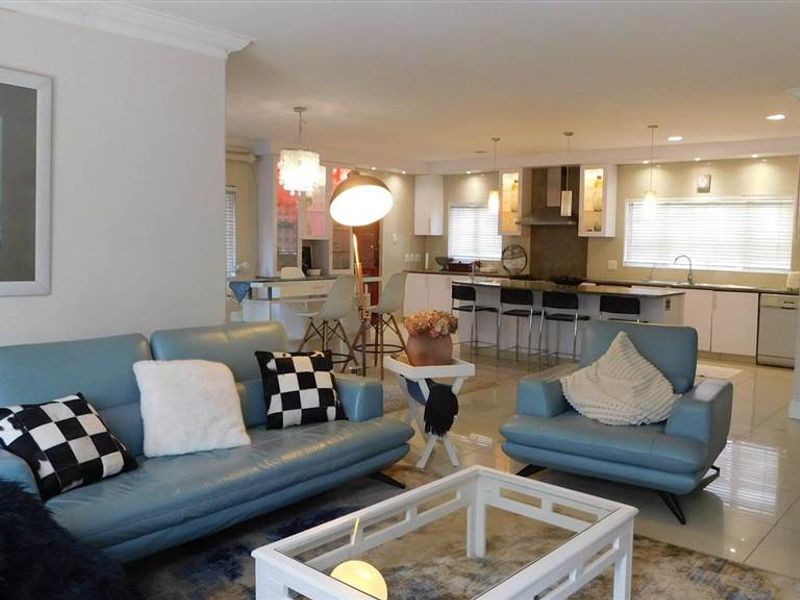 Stunning Entertainer Home in Padfield Park Pinetown - Photo 7