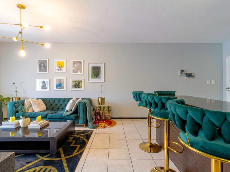 Spacious and Beautifully Maintained Unit, Centrally Located in a Secure Complex in Northgate. - Photo 9