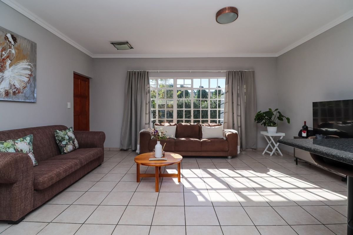 Charming Low-Maintenance, Full Title Townhouse - Photo 3
