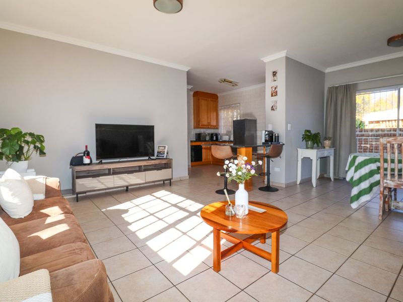 Charming Low-Maintenance, Full Title Townhouse - Photo 8