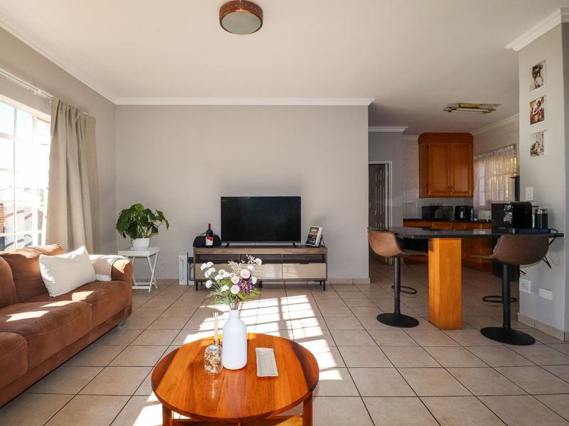 Charming Low-Maintenance, Full Title Townhouse - Photo 9