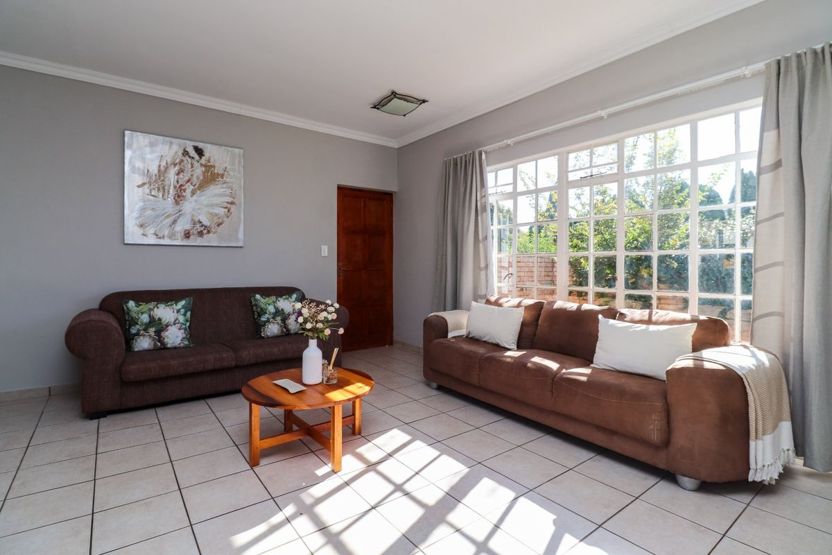 Charming Low-Maintenance, Full Title Townhouse - Photo 4