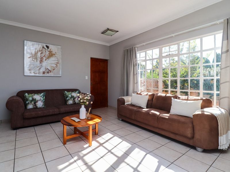 Charming Low-Maintenance, Full Title Townhouse - Photo 4