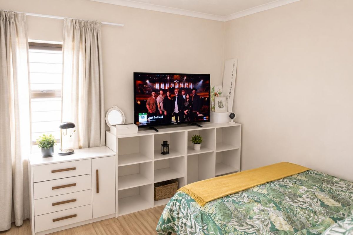 2 bedroom 2 bathroom ground floor apartment for sale in Barbeque Downs - Photo 4