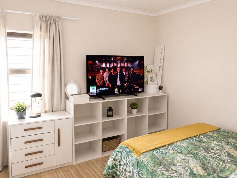 2 bedroom 2 bathroom ground floor apartment for sale in Barbeque Downs - Photo 4