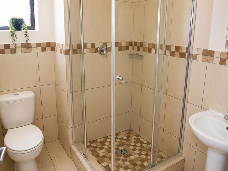 2 bedroom 2 bathroom ground floor apartment for sale in Barbeque Downs - Photo 7