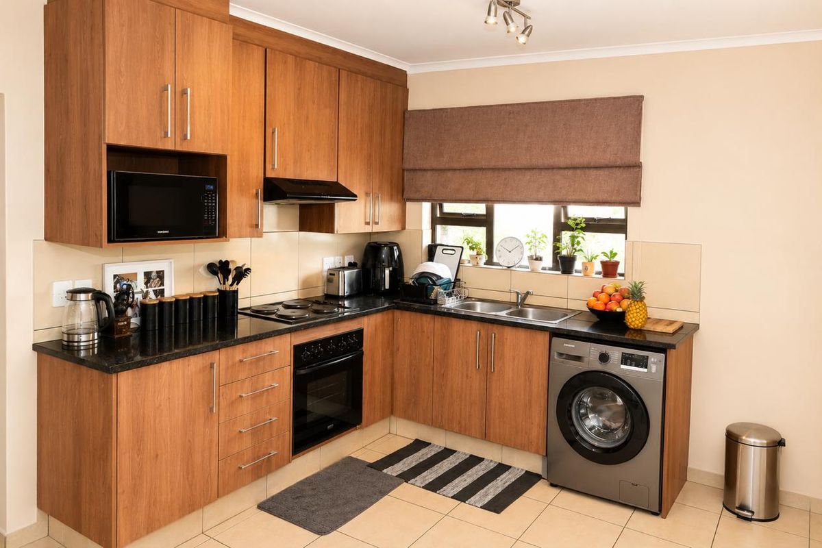 2 bedroom 2 bathroom ground floor apartment for sale in Barbeque Downs - Photo 2