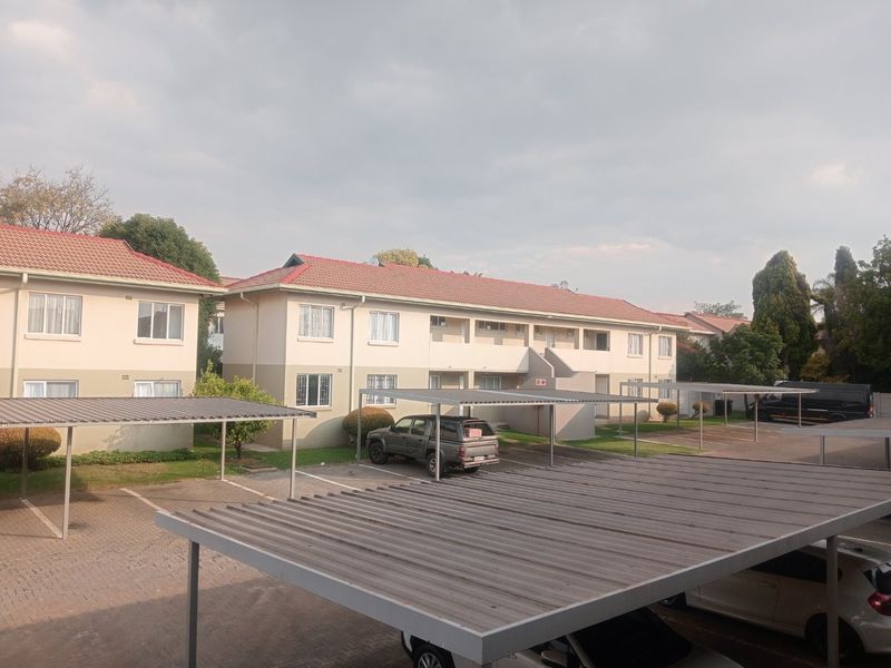 Newly Renovated 2bedroom and 1Bathroom Townhouse at Savona complex - Photo 10