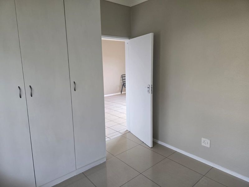 Newly Renovated 2bedroom and 1Bathroom Townhouse at Savona complex - Photo 6
