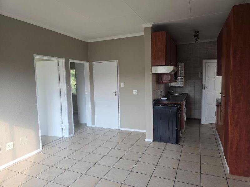 Newly Renovated 2bedroom and 1Bathroom Townhouse at Savona complex - Photo 4