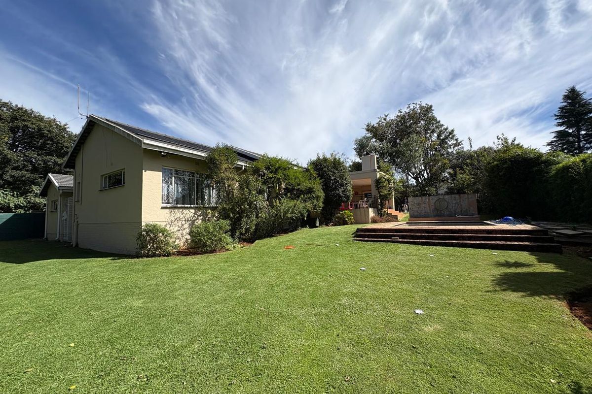 Large 4 bedroom 2 bathroom Family Home - Photo 2