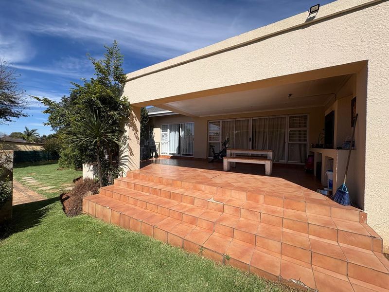 Large 4 bedroom 2 bathroom Family Home - Photo 7