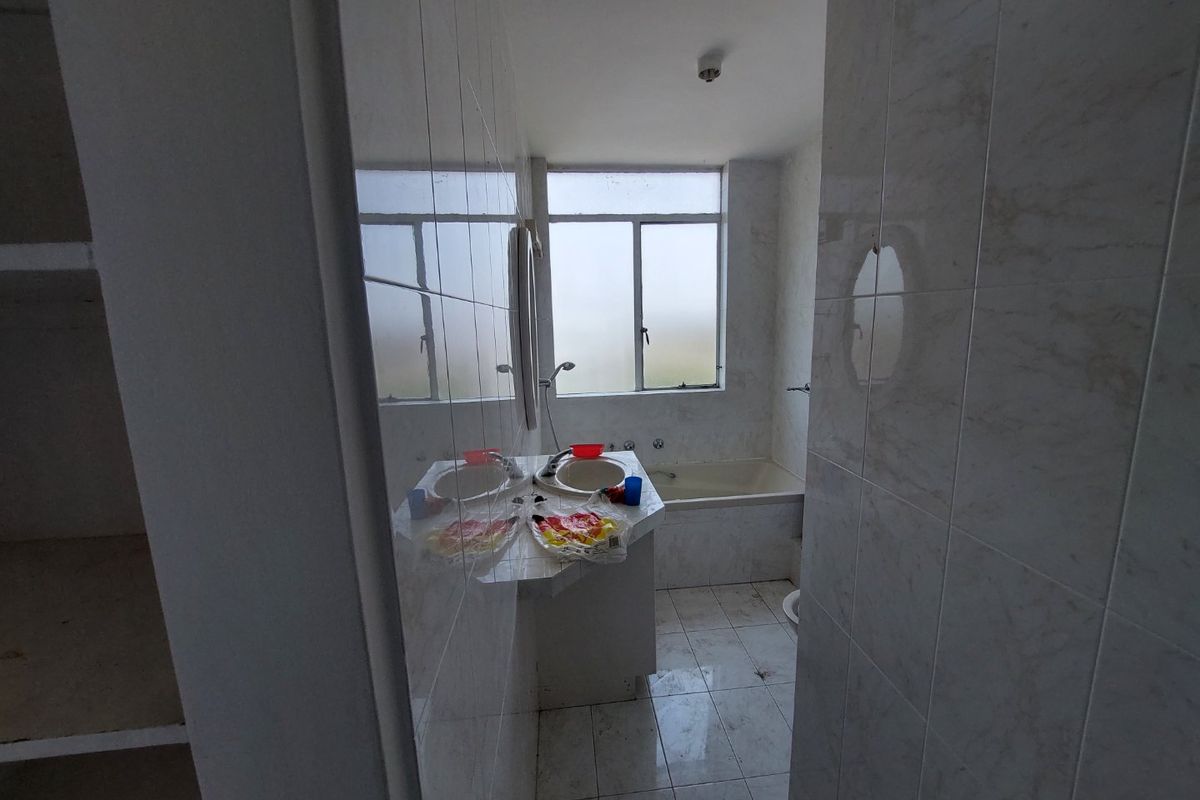Essenwood 2 bed flat with easy living - Photo 3