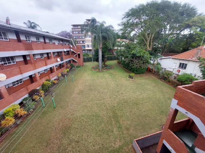 Essenwood 2 bed flat with easy living - Photo 10