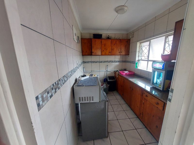 Essenwood 2 bed flat with easy living - Photo 4
