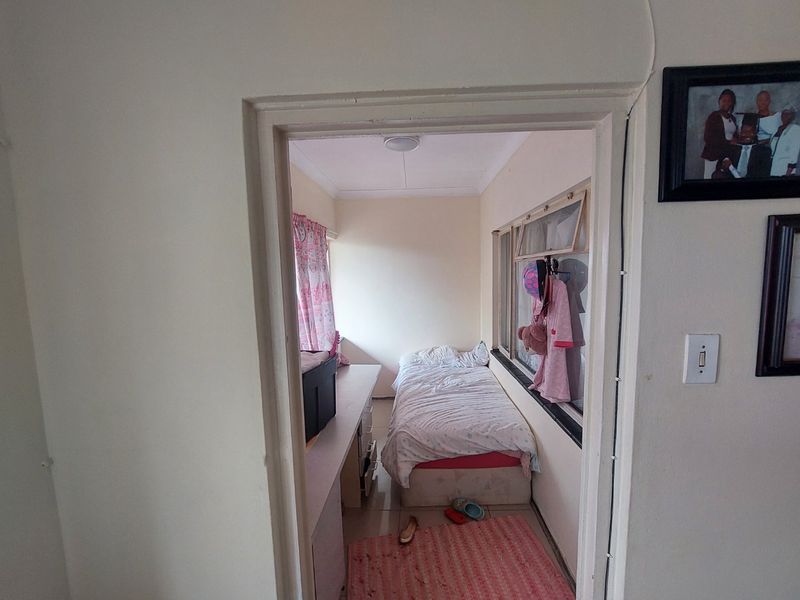 Essenwood 2 bed flat with easy living - Photo 6