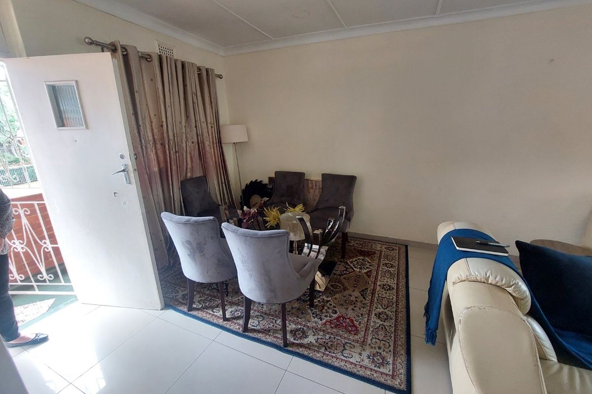 Essenwood 2 bed flat with easy living - Photo 5
