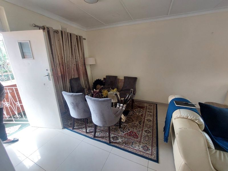 Essenwood 2 bed flat with easy living - Photo 5
