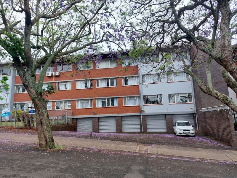 Essenwood 2 bed flat with easy living - Photo 2