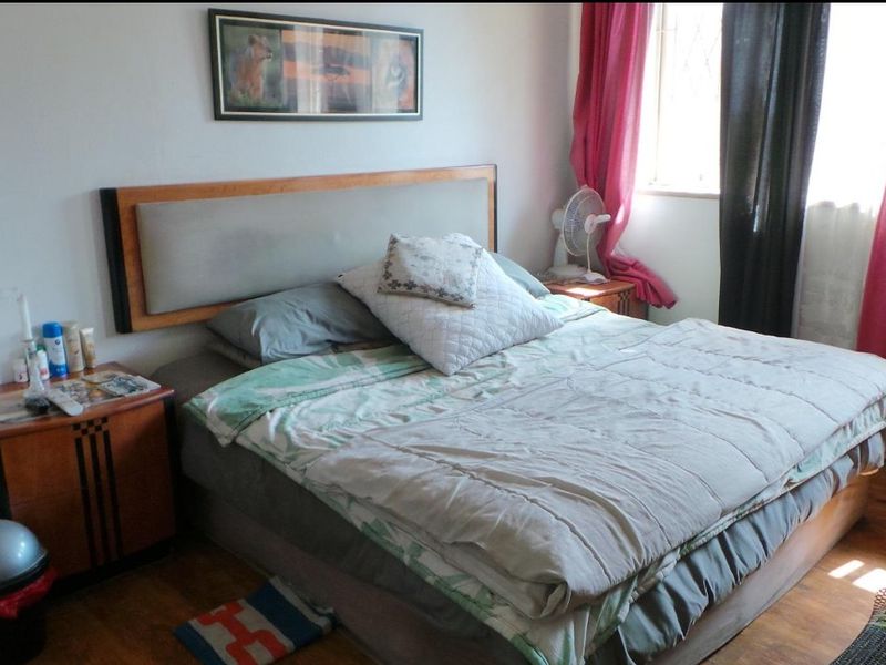Spacious Family Townhouse with Private Garden & Pet-Friendly Living - Photo 8