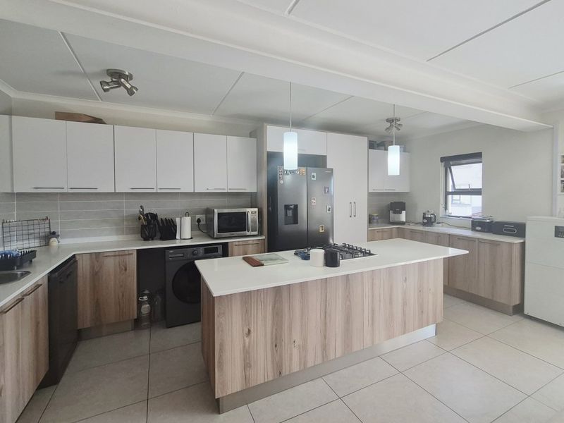 Modern Lifestyle Living in a Secure Pet-Friendly Estate - Photo 8