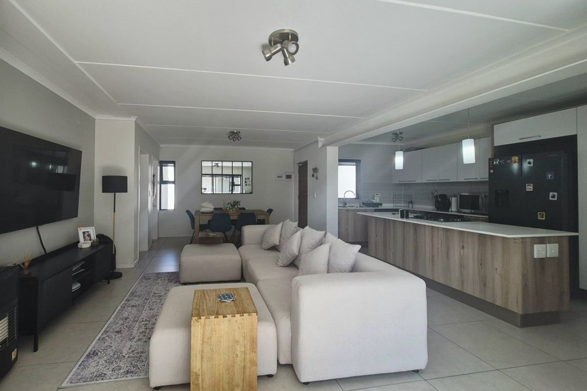 Modern Lifestyle Living in a Secure Pet-Friendly Estate - Photo 5