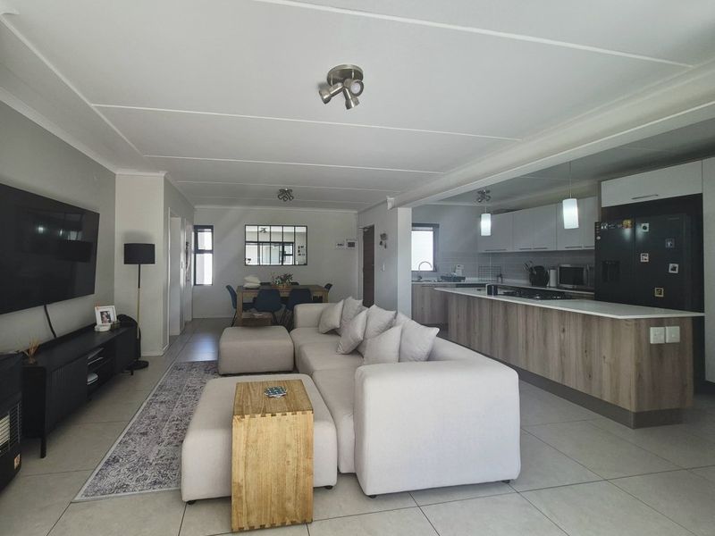 Modern Lifestyle Living in a Secure Pet-Friendly Estate - Photo 5