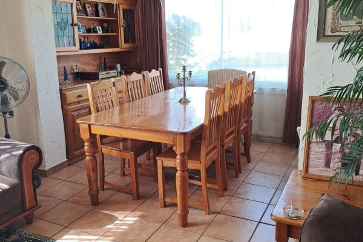 Spacious Family Home with Income-Generating Flatlet - Photo 3