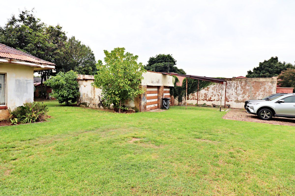 Spacious Family Home on a Large Stand with Endless Potential - Photo 4