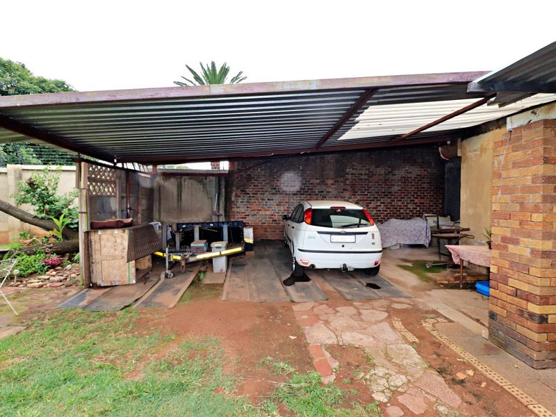 Spacious Family Home on a Large Stand with Endless Potential - Photo 5