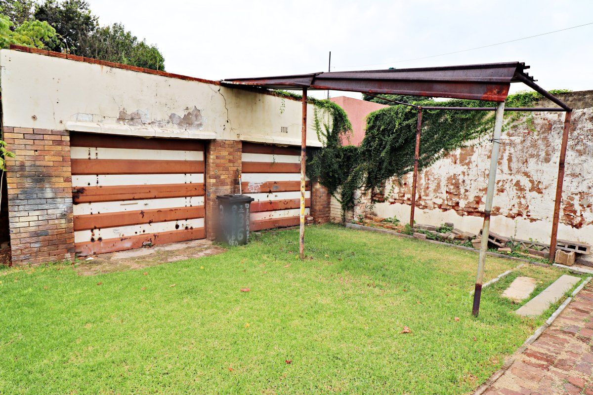 Spacious Family Home on a Large Stand with Endless Potential - Photo 3