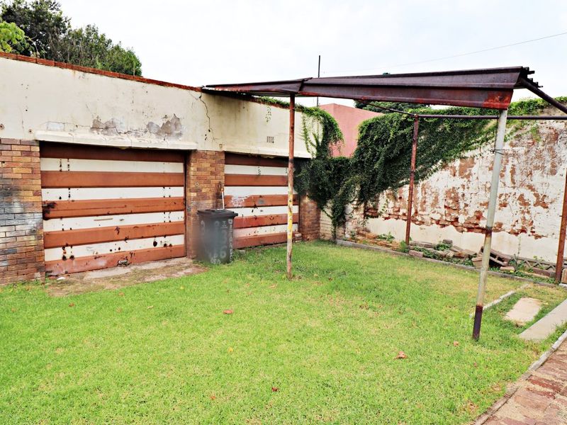 Spacious Family Home on a Large Stand with Endless Potential - Photo 3