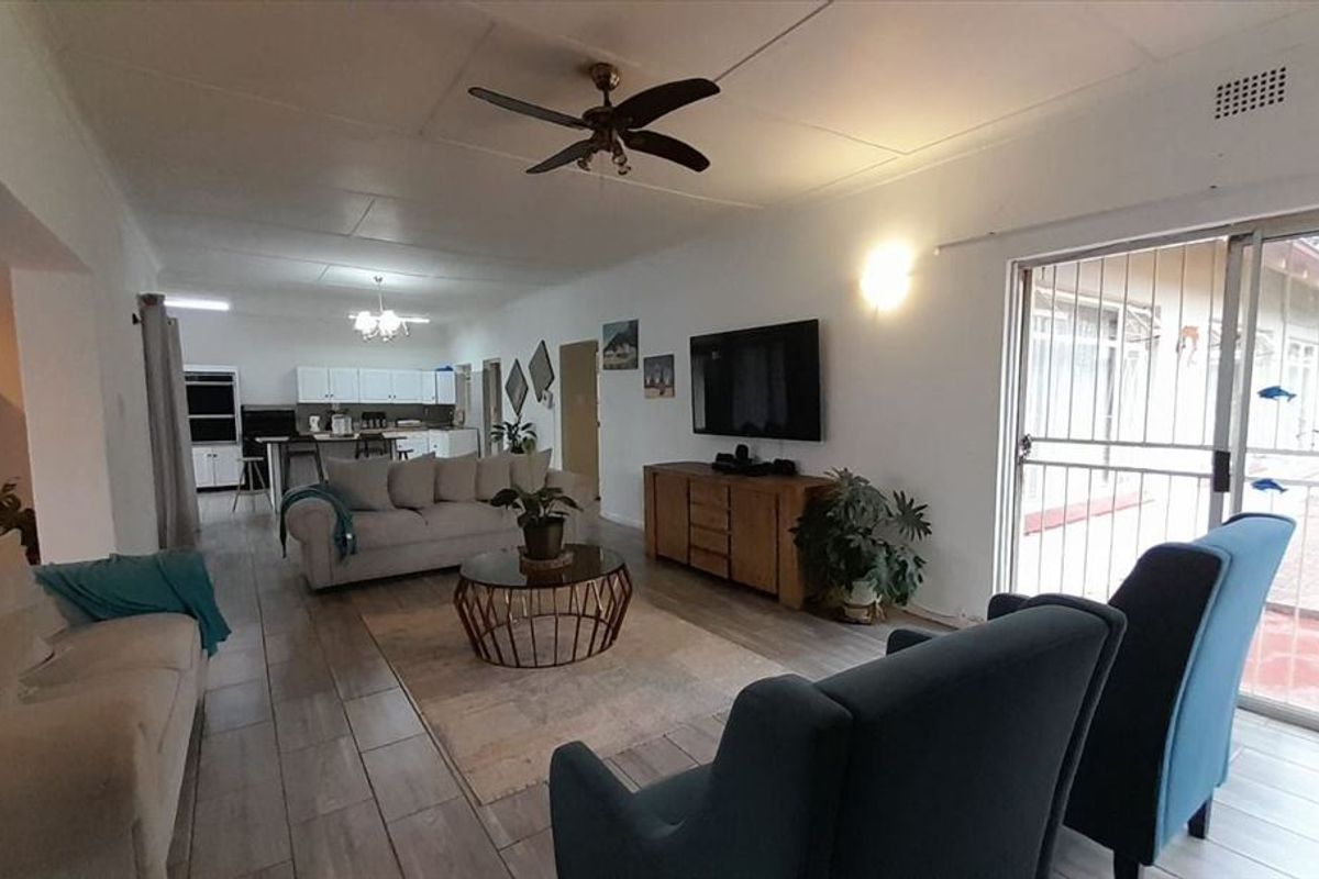 Spacious Family Home with Exceptional Features - Photo 2