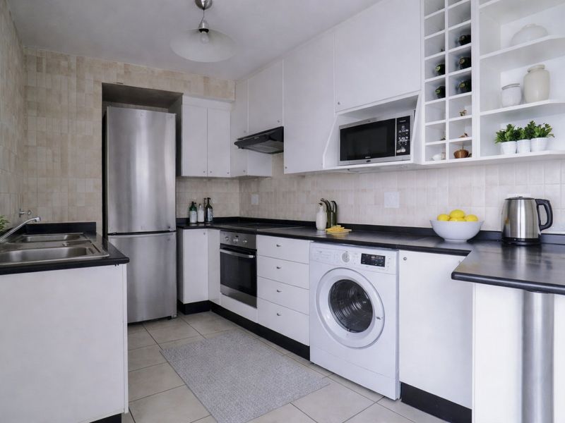 Incredible Views | 2 Bedroom Apartment in Sought-After Worlds View, Northcliff - Photo 3
