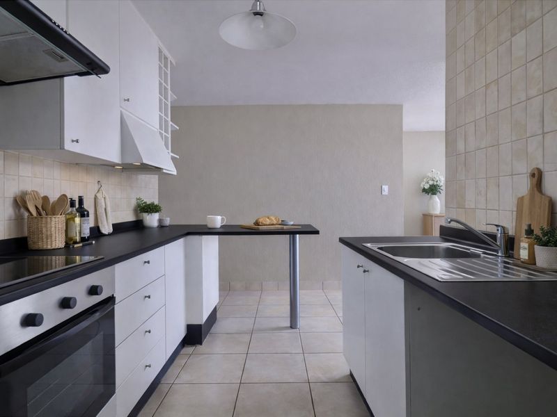 Incredible Views | 2 Bedroom Apartment in Sought-After Worlds View, Northcliff - Photo 4