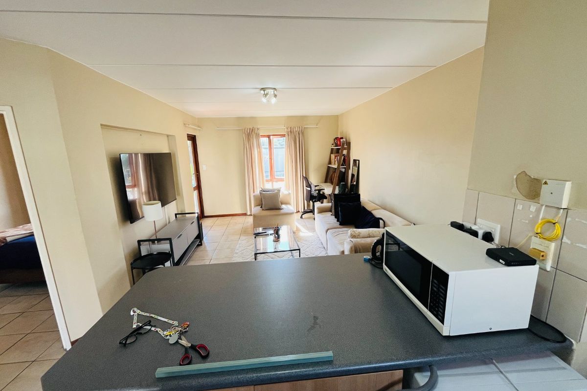One apartment  for sale in  Noordwyk, Midrand call  us Now!! - Photo 3